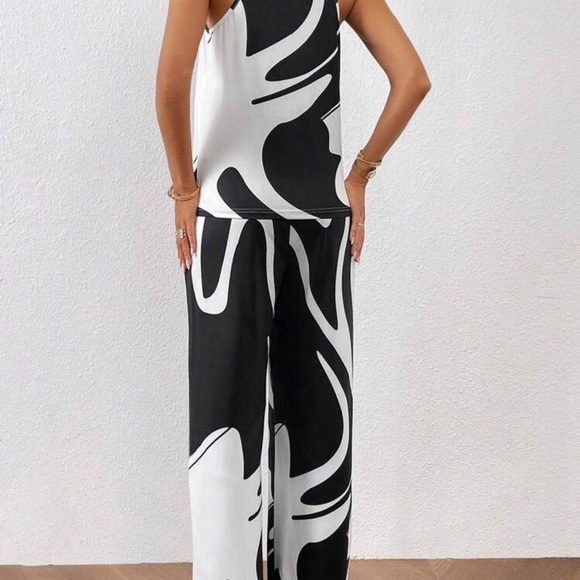 Graphic Print Halter Top & Wide Leg Pants Suit *NEW* - Picture 2 of 5